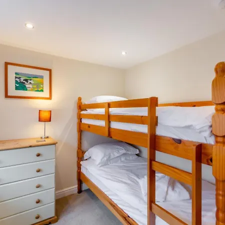 3 Bed In Whitby Oc-W088 *